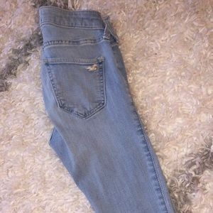 Hollister 00R low rise jean leggings.